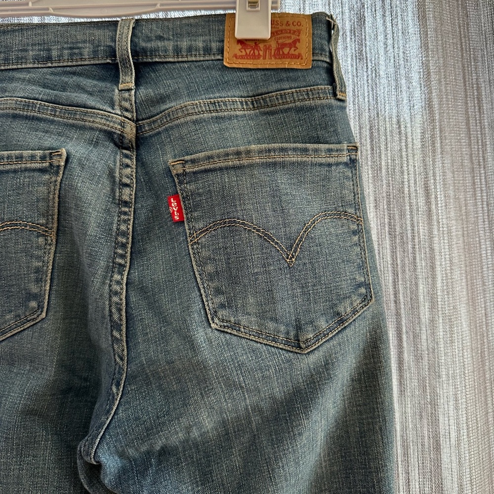 724 Levi’s High Rise Straight
